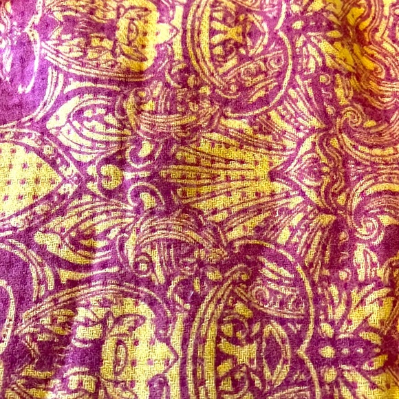 ✨FLASH SALE✨Amicale Cashmere Scarf Pink Yellow Gold Reversible Heart Patterns - Picture 4 of 8